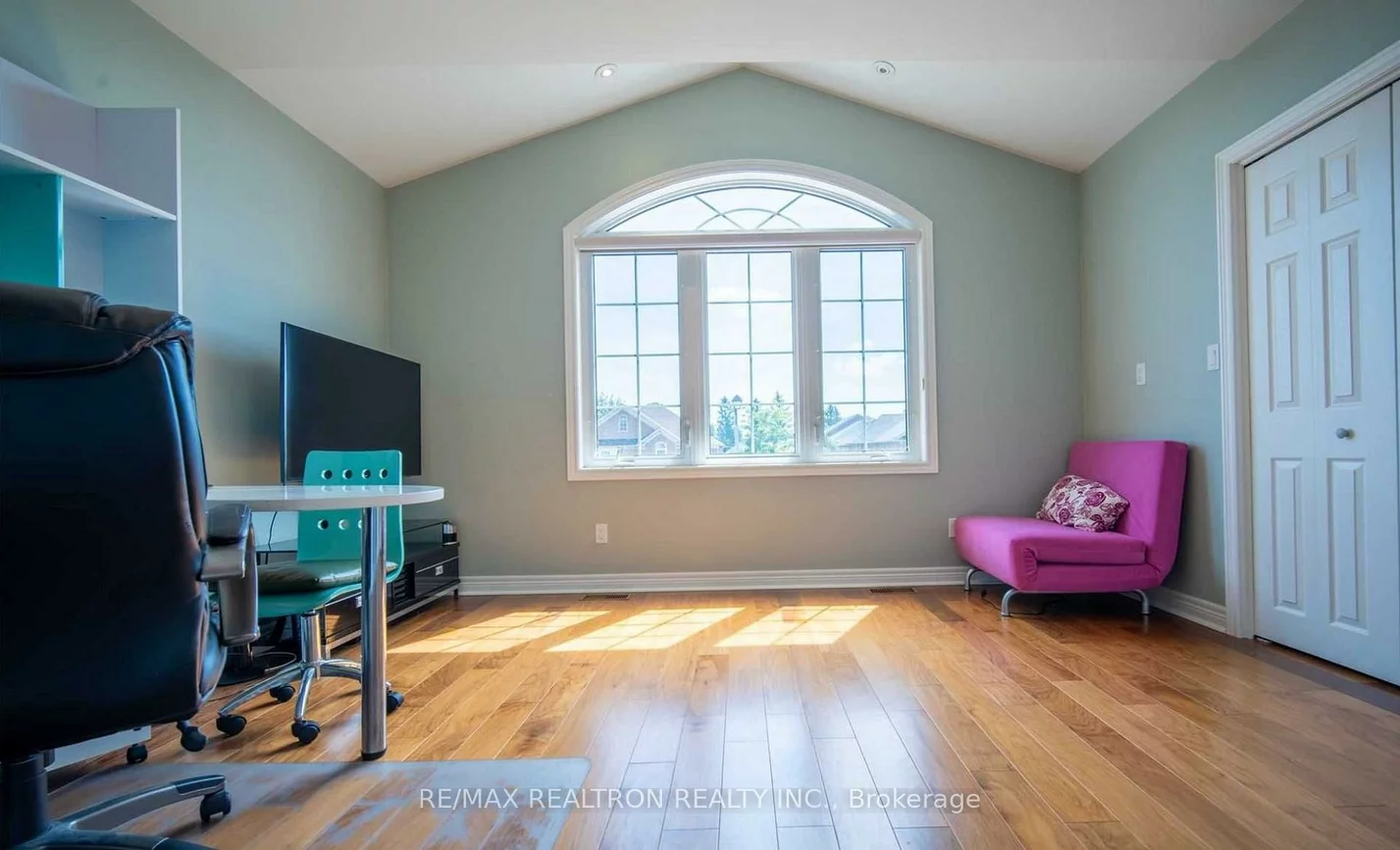 18, Ravine Edge, Jefferson, Richmond Hill