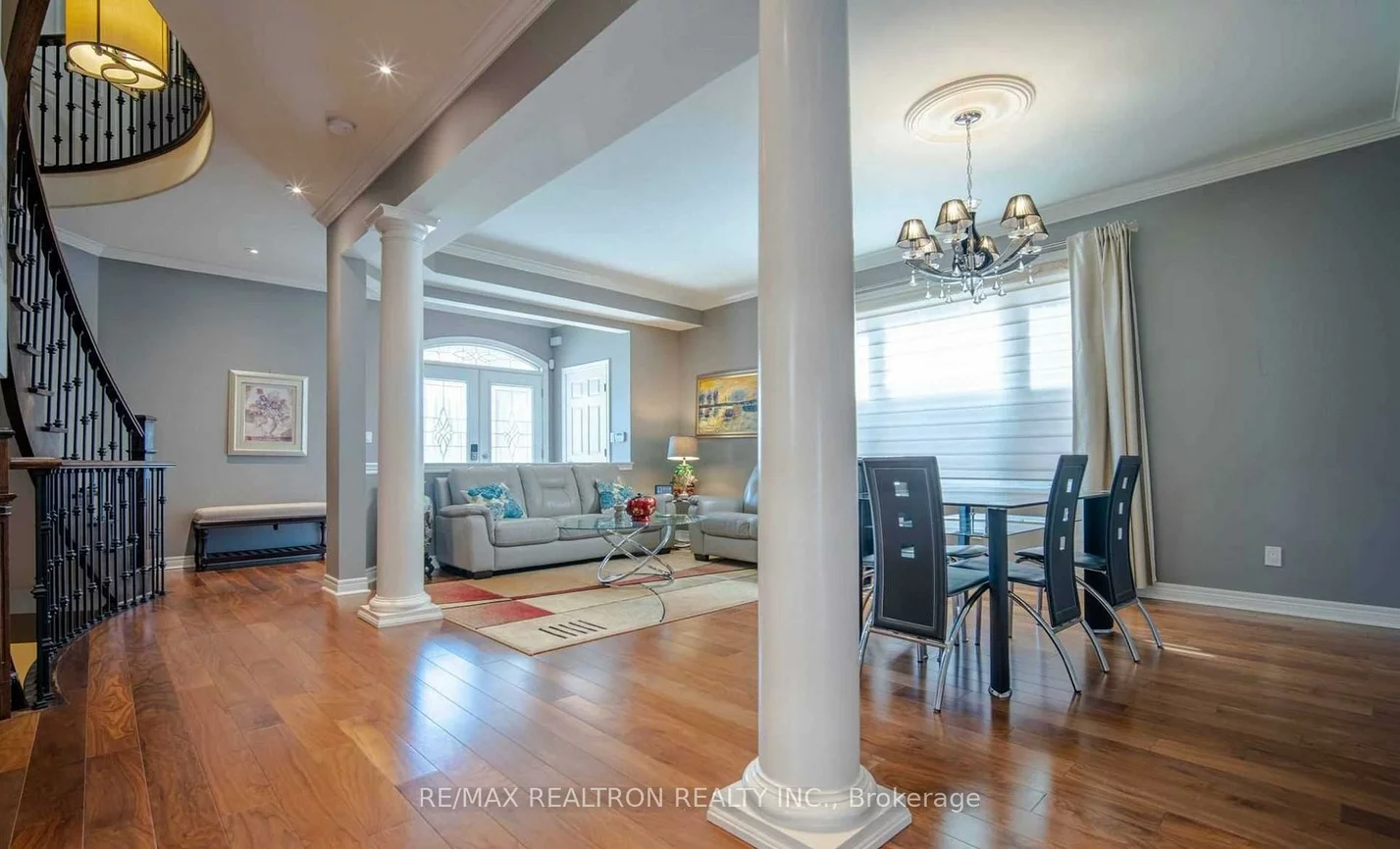 18, Ravine Edge, Jefferson, Richmond Hill