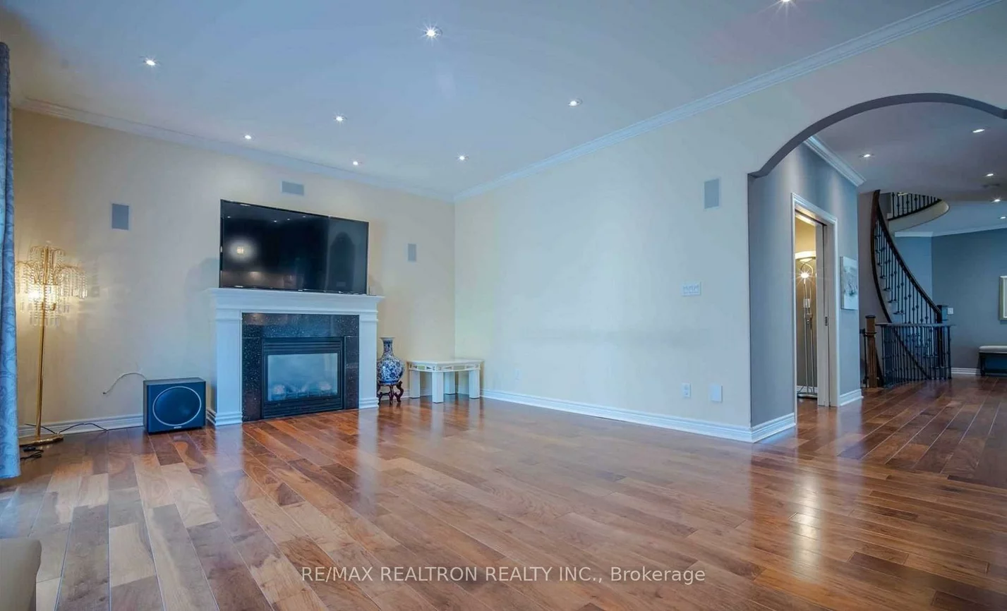 18, Ravine Edge, Jefferson, Richmond Hill