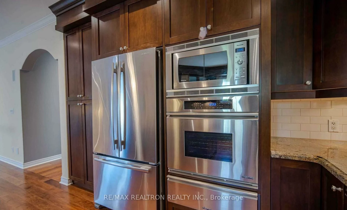 18, Ravine Edge, Jefferson, Richmond Hill