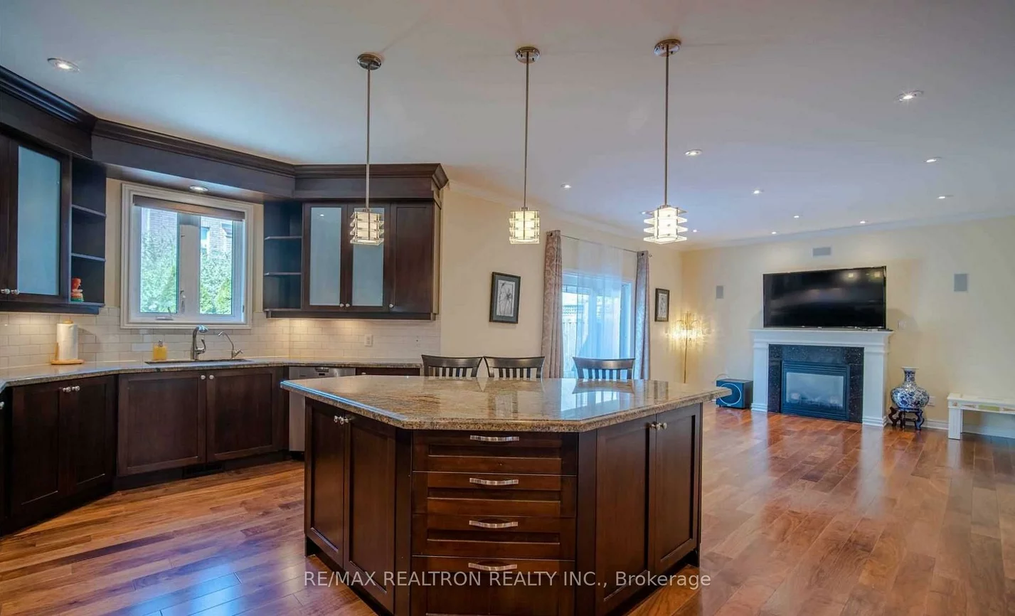 18, Ravine Edge, Jefferson, Richmond Hill