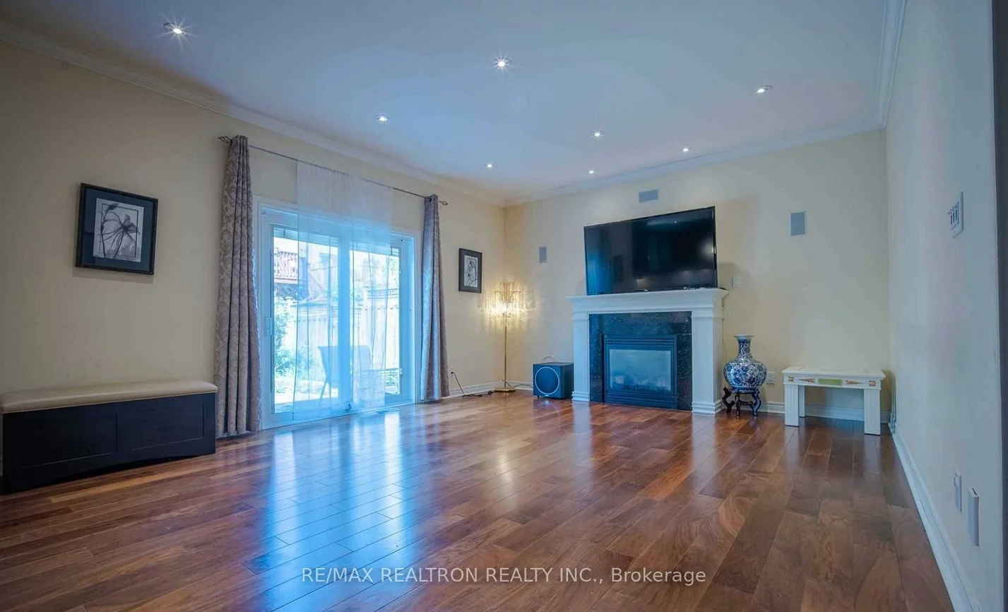 18, Ravine Edge, Jefferson, Richmond Hill
