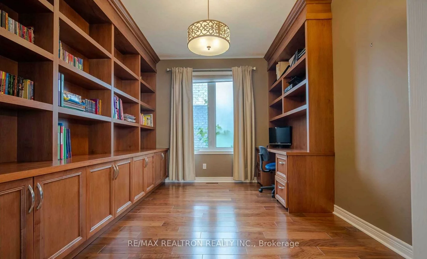 18, Ravine Edge, Jefferson, Richmond Hill