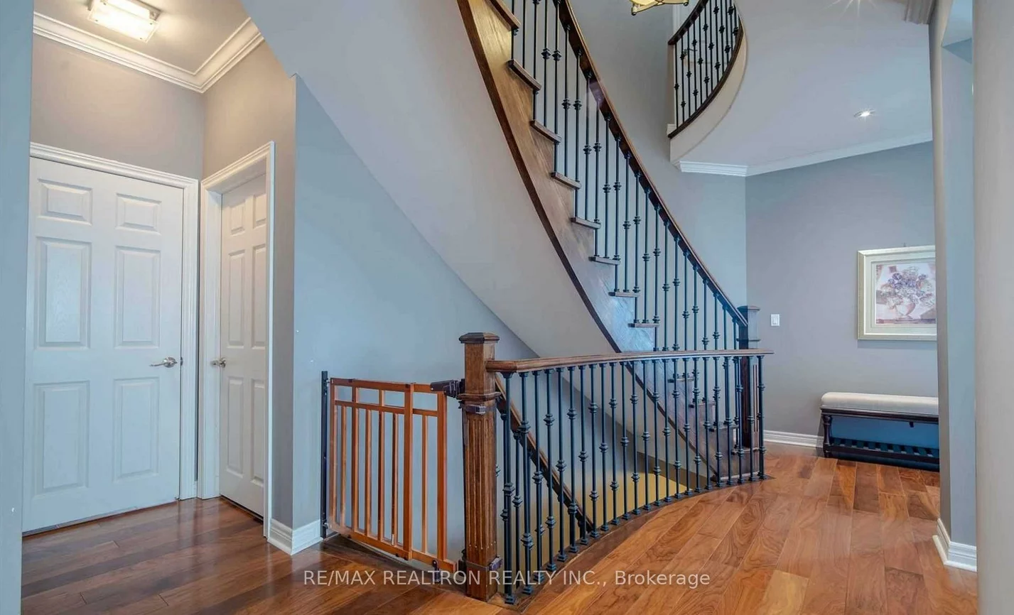 18, Ravine Edge, Jefferson, Richmond Hill