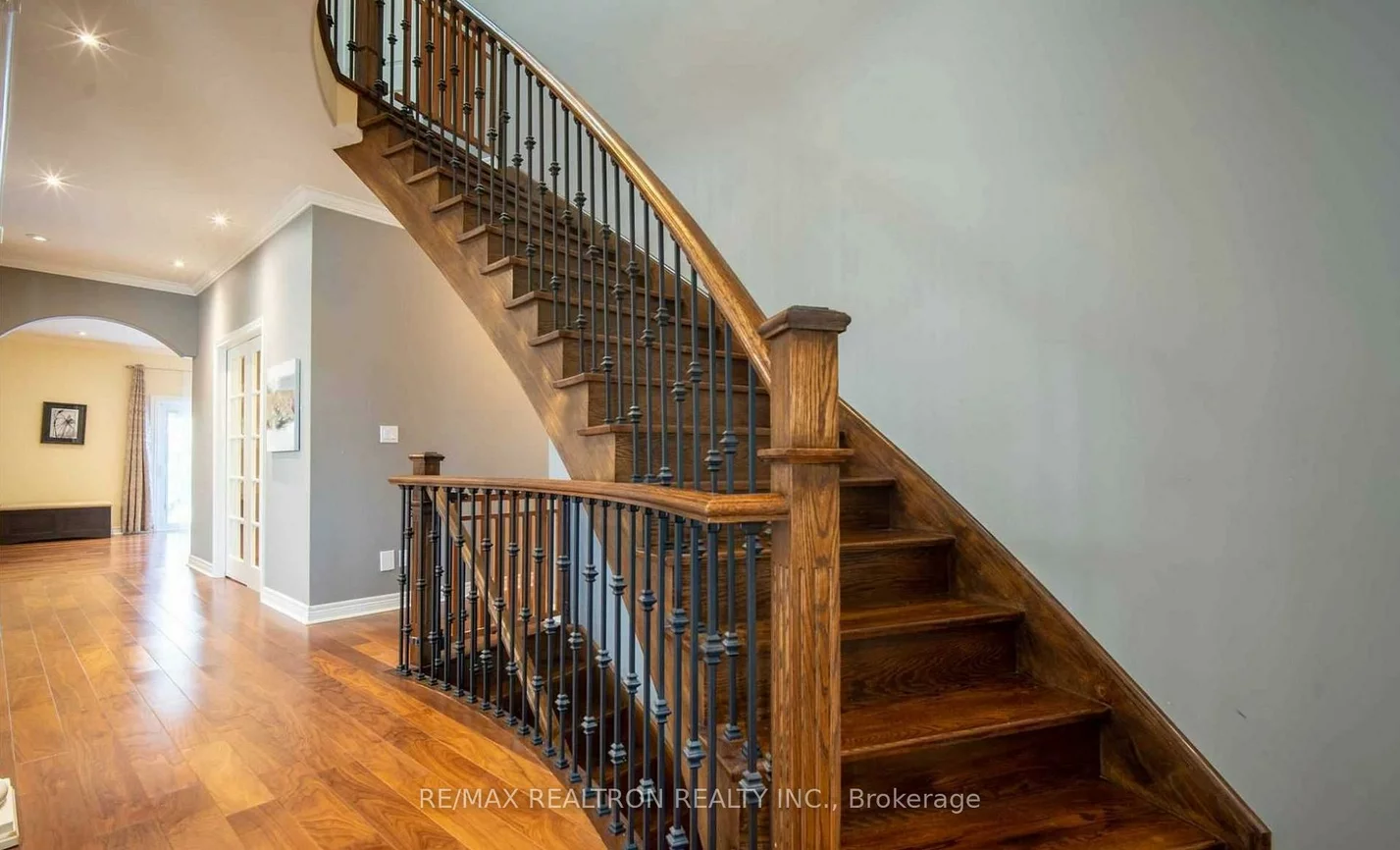 18, Ravine Edge, Jefferson, Richmond Hill
