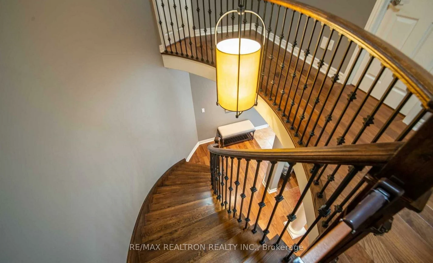 18, Ravine Edge, Jefferson, Richmond Hill