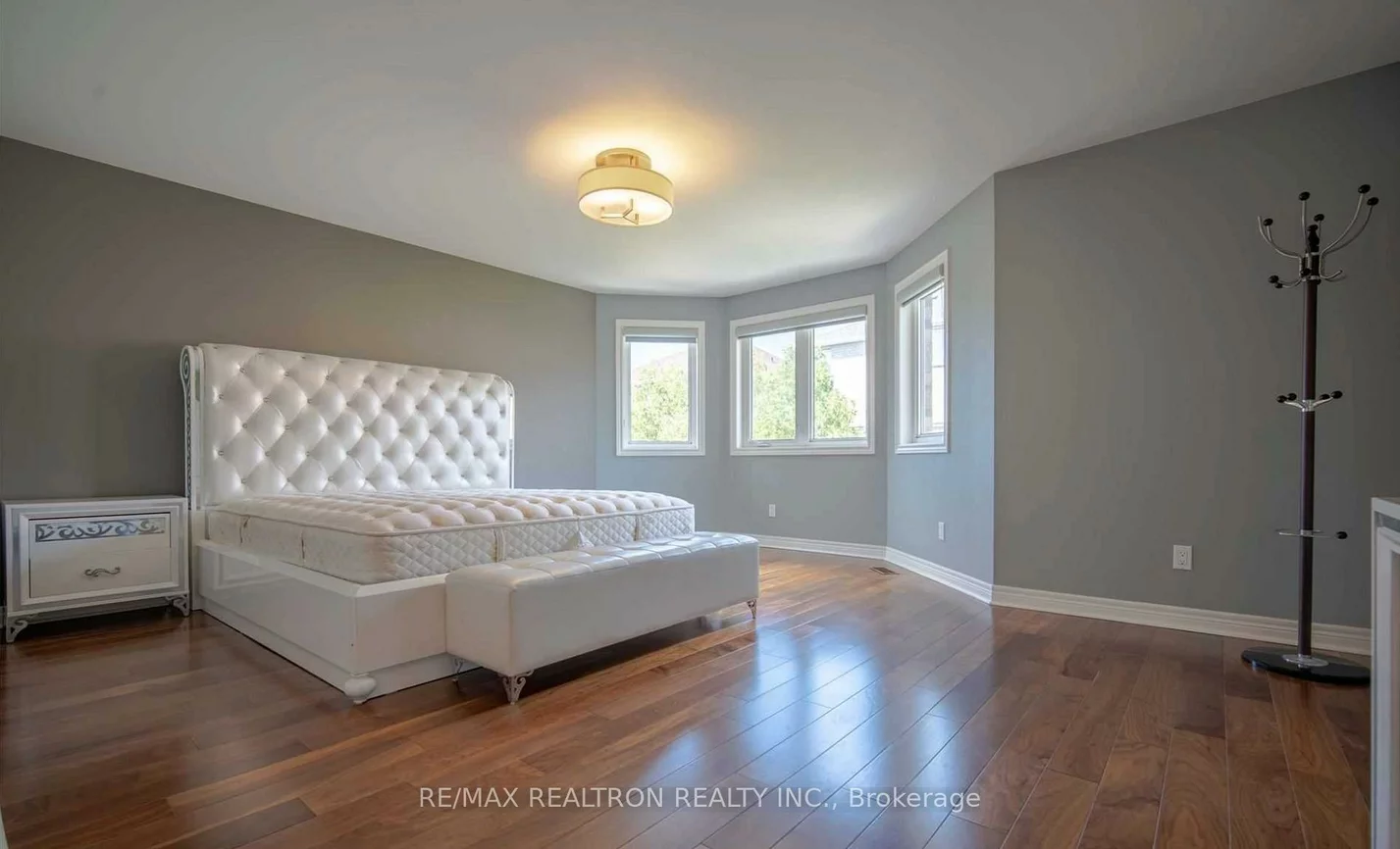 18, Ravine Edge, Jefferson, Richmond Hill
