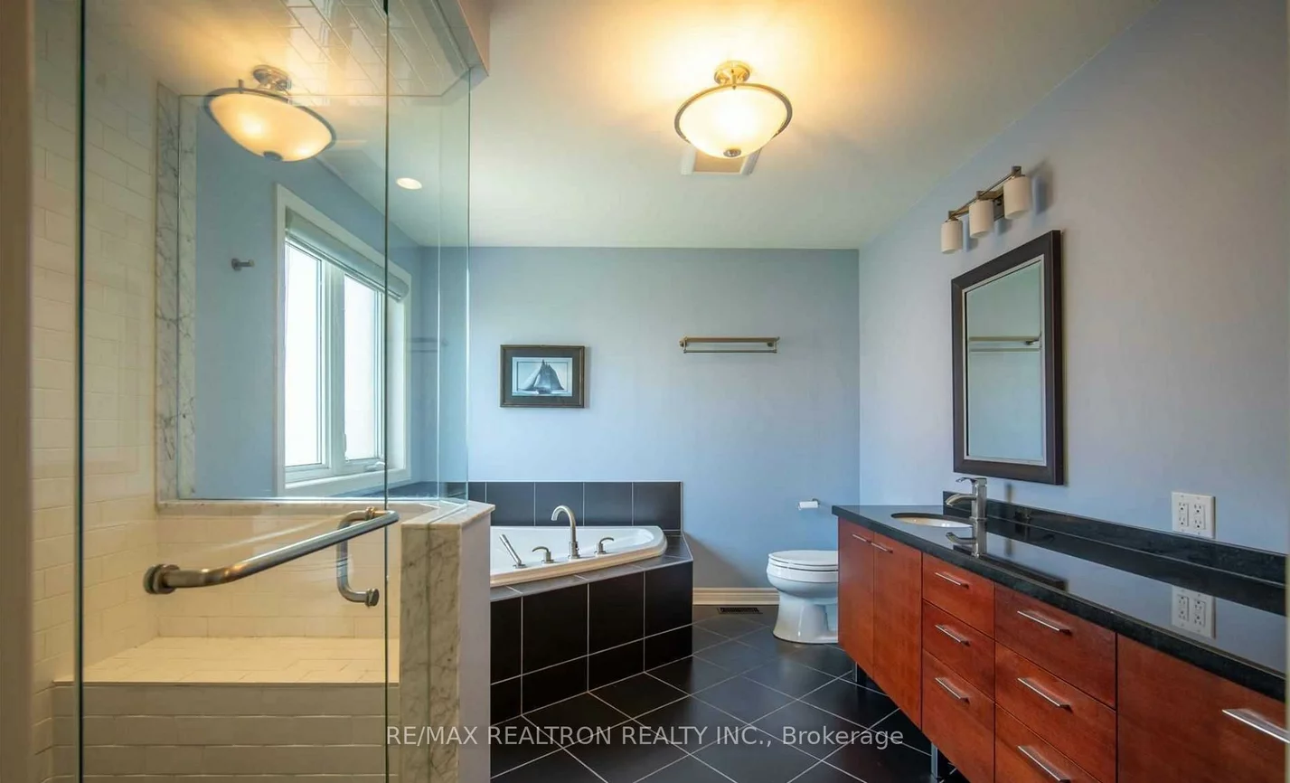 18, Ravine Edge, Jefferson, Richmond Hill