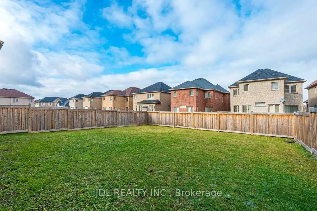 82, Puccini, Oak Ridges, Richmond Hill