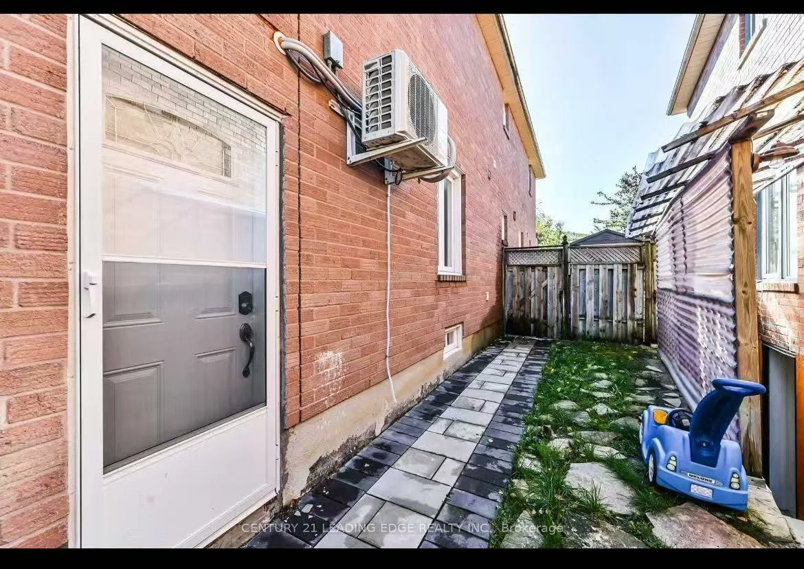 129, Bernard, Devonsleigh, Richmond Hill