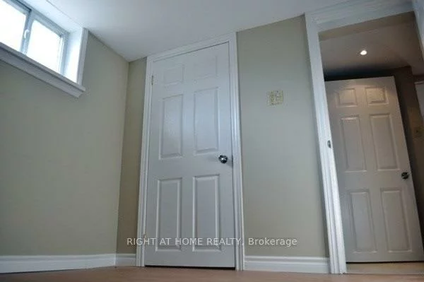 242, Demaine, Crosby, Richmond Hill