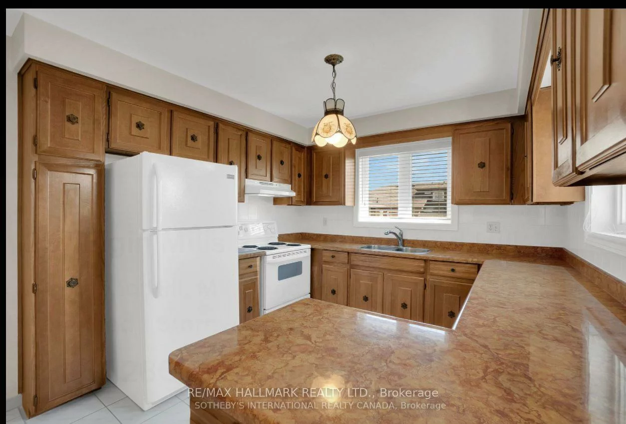 227, Elgin Mills(MAIN FLOOR), Mill Pond, Richmond Hill