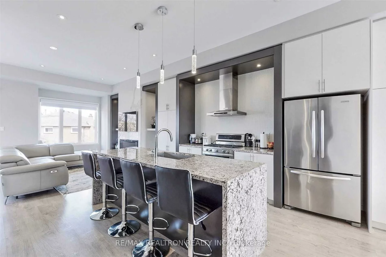 76, Genuine, Doncrest, Richmond Hill