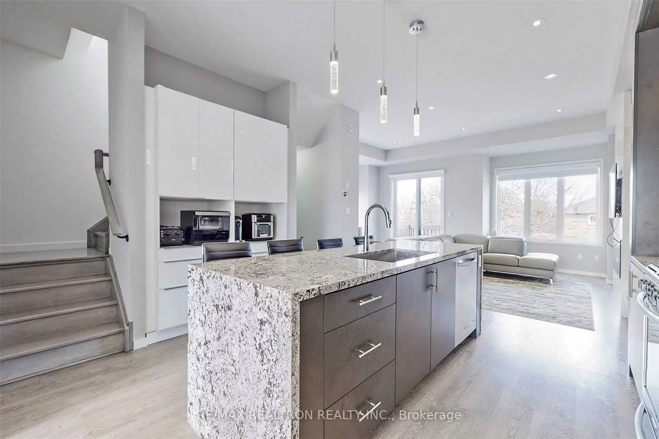 76, Genuine, Doncrest, Richmond Hill
