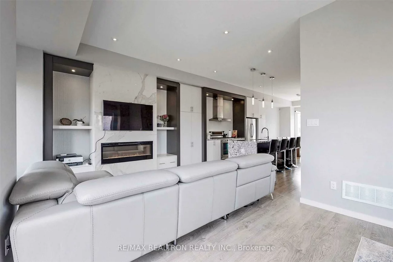 76, Genuine, Doncrest, Richmond Hill