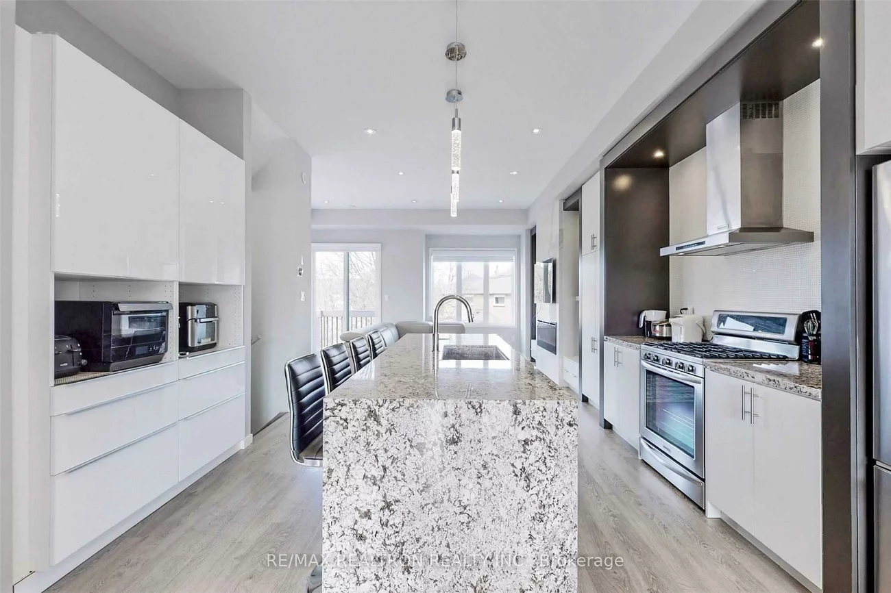 76, Genuine, Doncrest, Richmond Hill