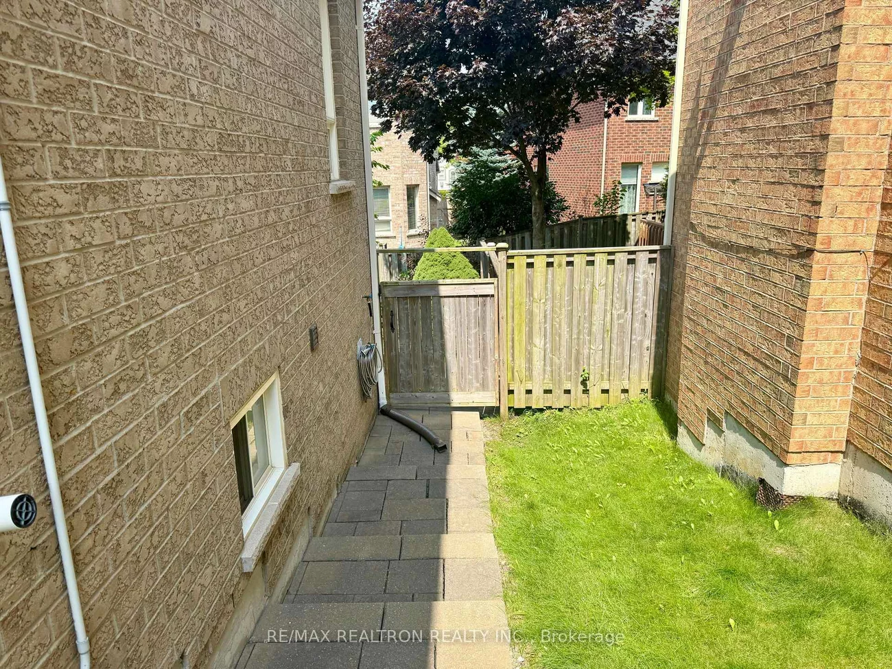 11, Hubner, Oak Ridges, Richmond Hill