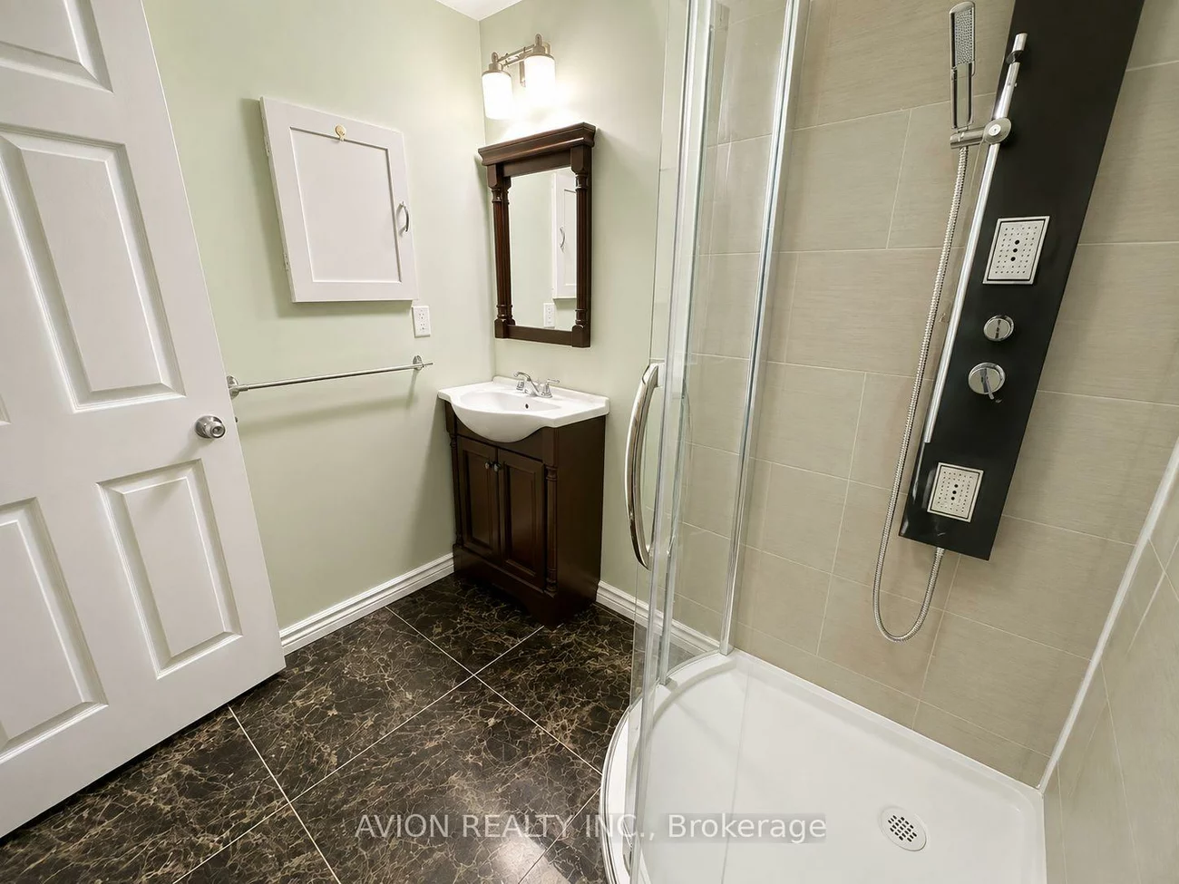 26, Wendelyn, Jefferson, Richmond Hill