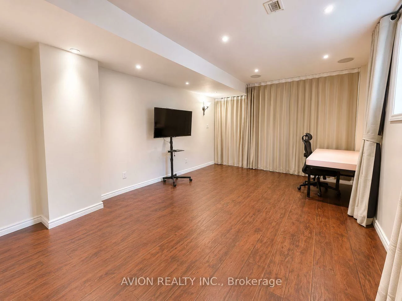 26, Wendelyn, Jefferson, Richmond Hill