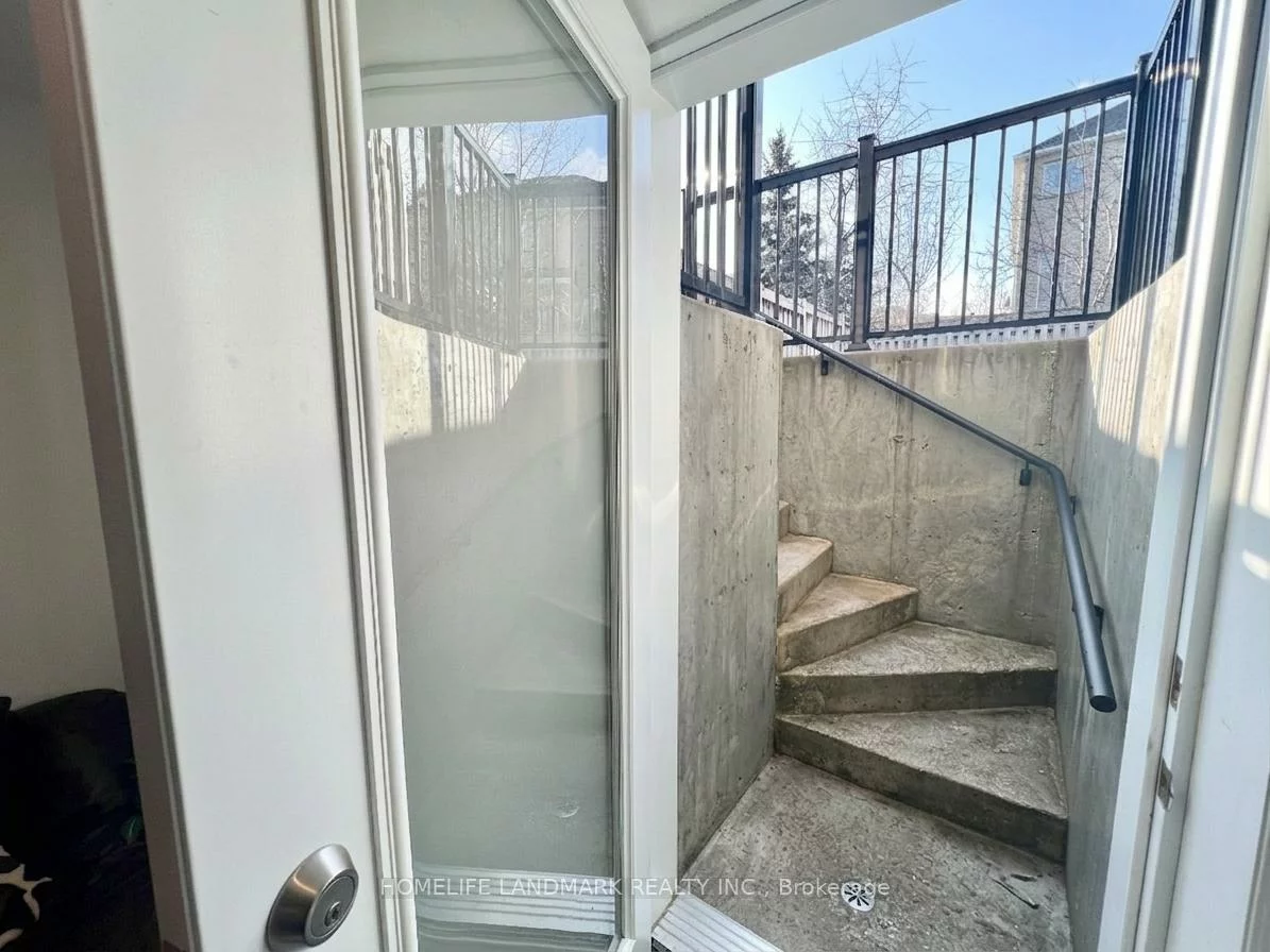 18, Fountain, Rouge Woods, Richmond Hill