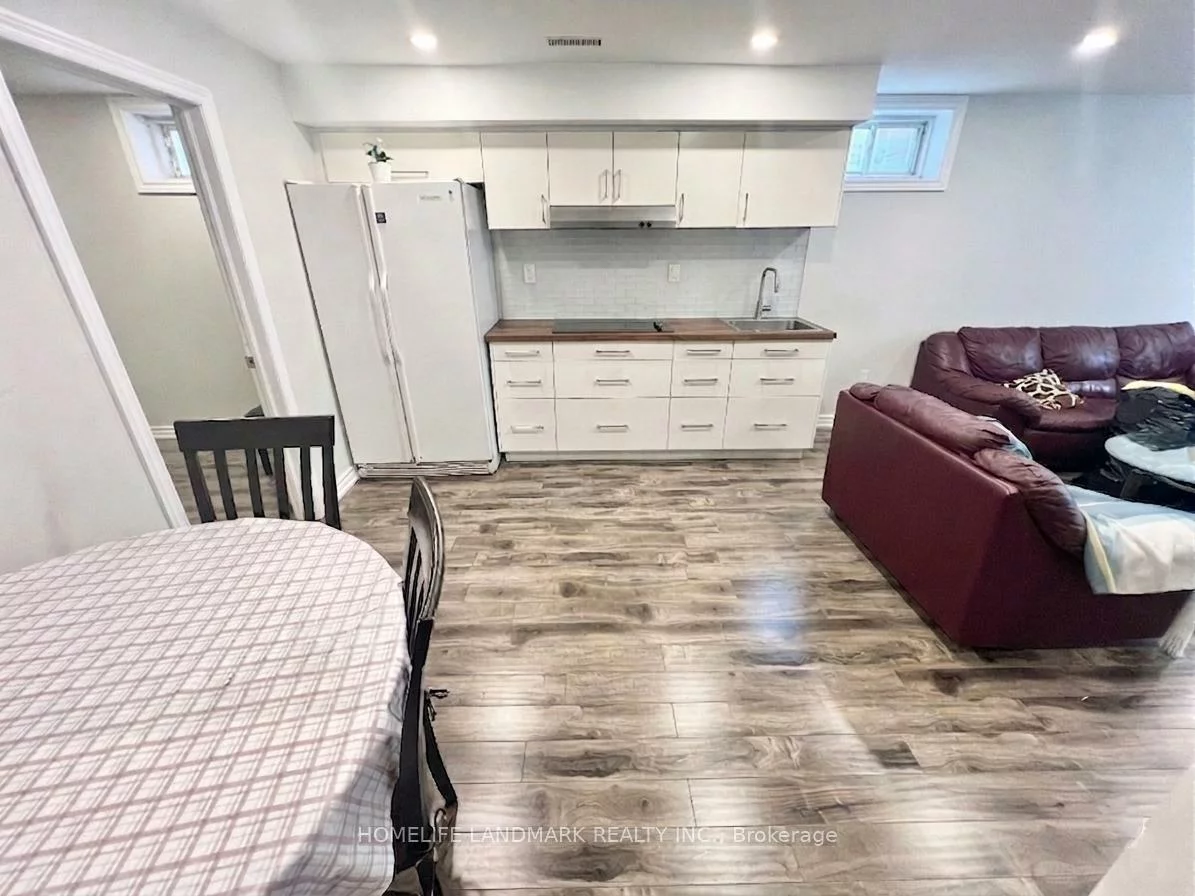 18, Fountain, Rouge Woods, Richmond Hill