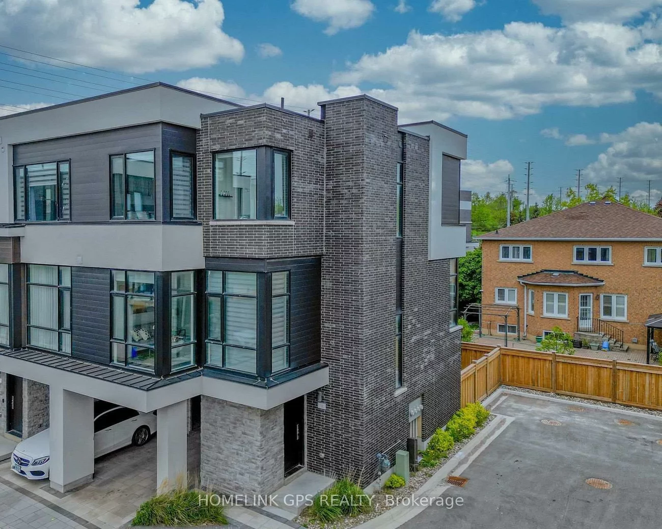 12, Hostel, North Richvale, Richmond Hill