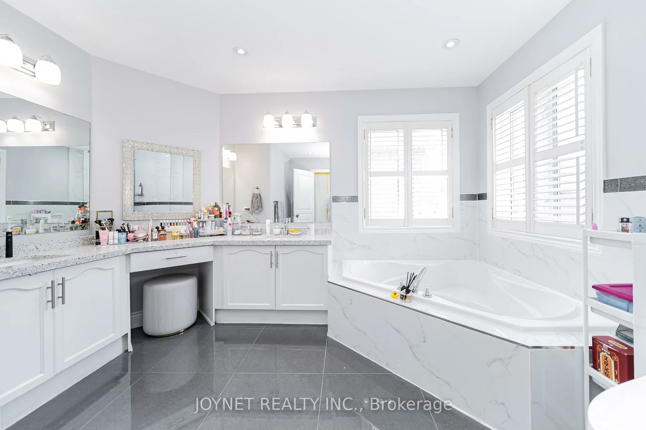 36, Newbridge, Oak Ridges, Richmond Hill