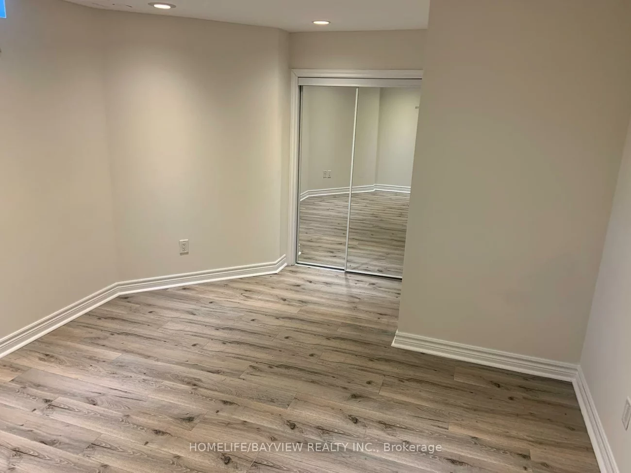 52, casa grande (basement), Westbrook, Richmond Hill