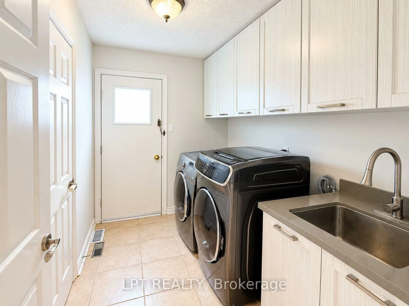 37, Laser, Doncrest, Richmond Hill