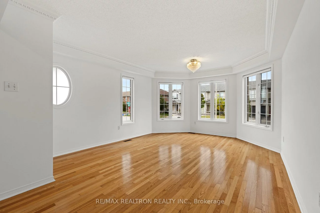 55, Grassland, Langstaff, Richmond Hill