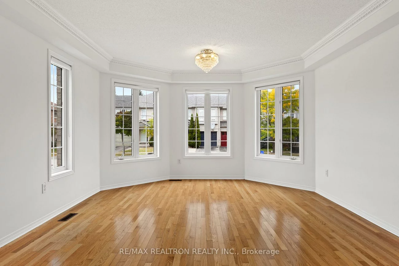 55, Grassland, Langstaff, Richmond Hill
