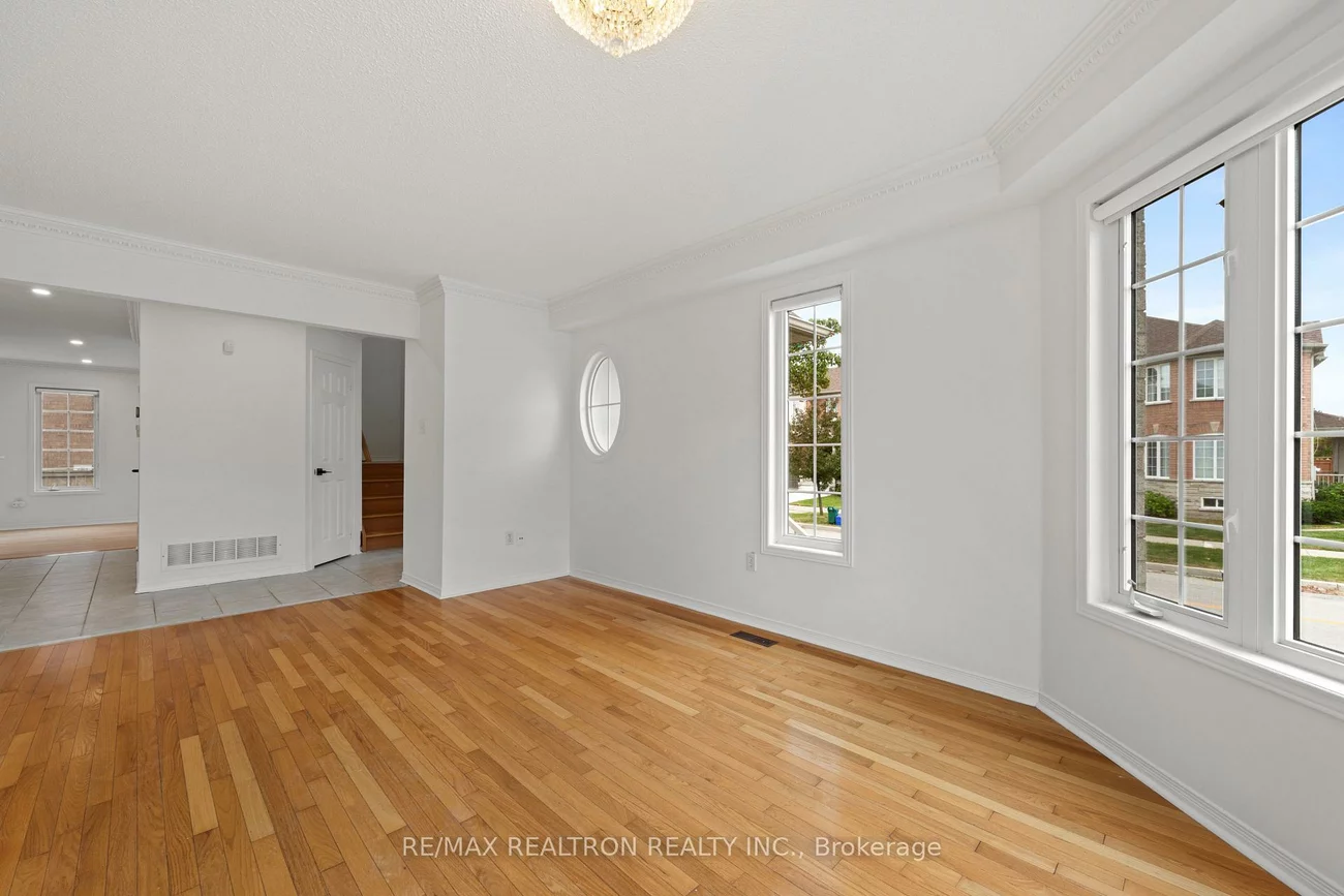55, Grassland, Langstaff, Richmond Hill
