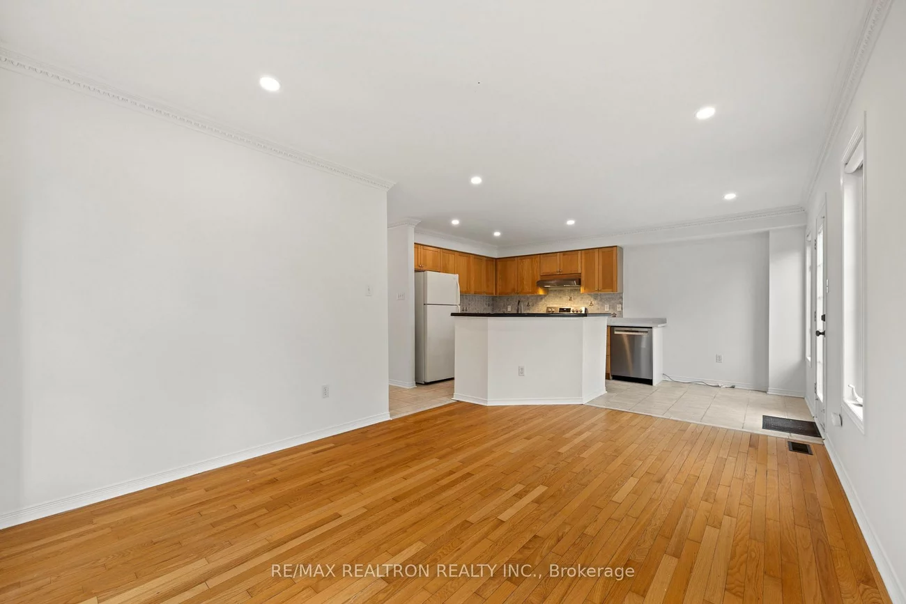 55, Grassland, Langstaff, Richmond Hill