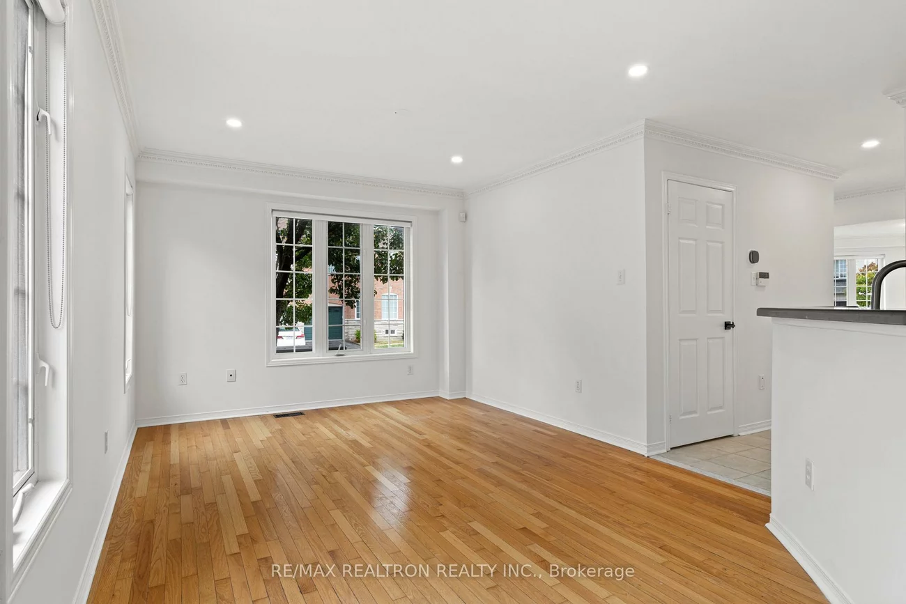 55, Grassland, Langstaff, Richmond Hill