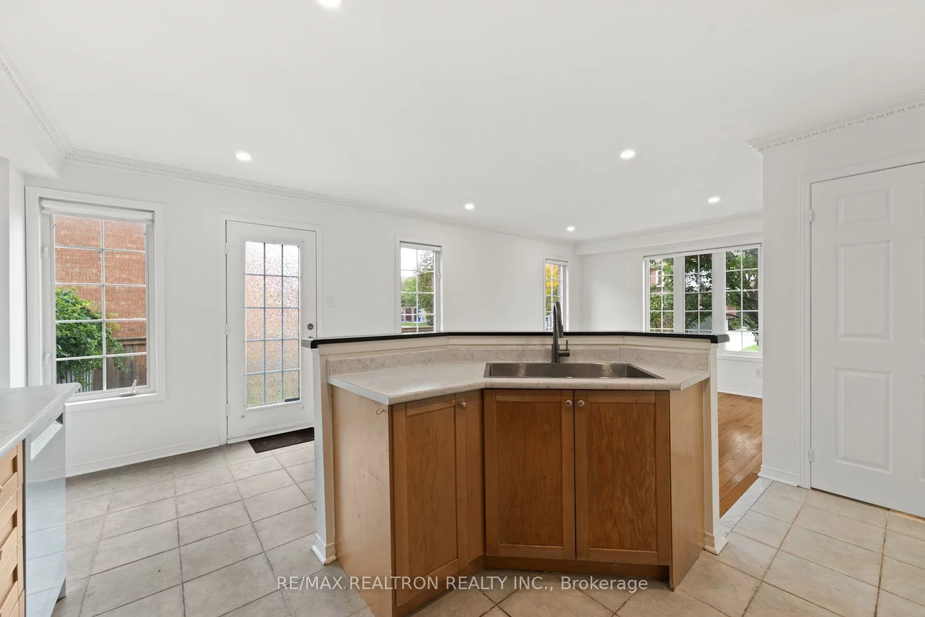 55, Grassland, Langstaff, Richmond Hill