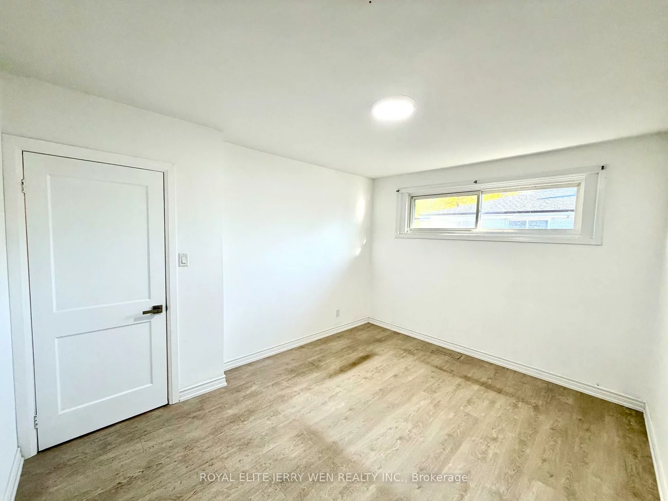 301, Axminster, Crosby, Richmond Hill