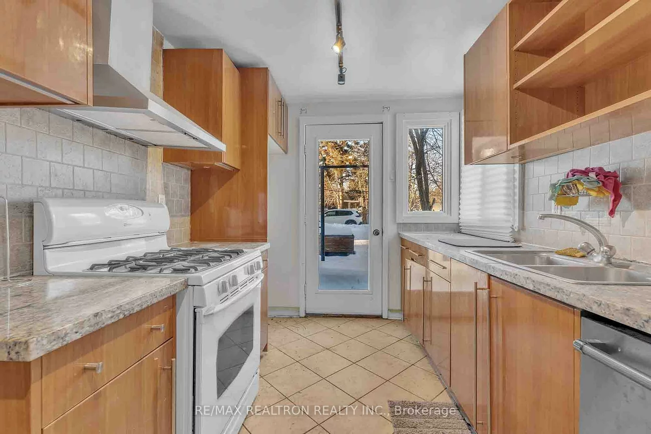 114, Weldrick, North Richvale, Richmond Hill