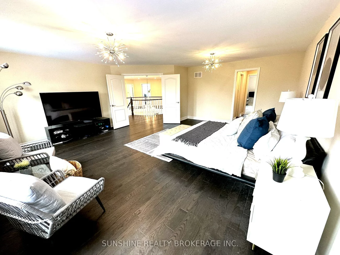 61, Henricks, Bayview Hill, Richmond Hill