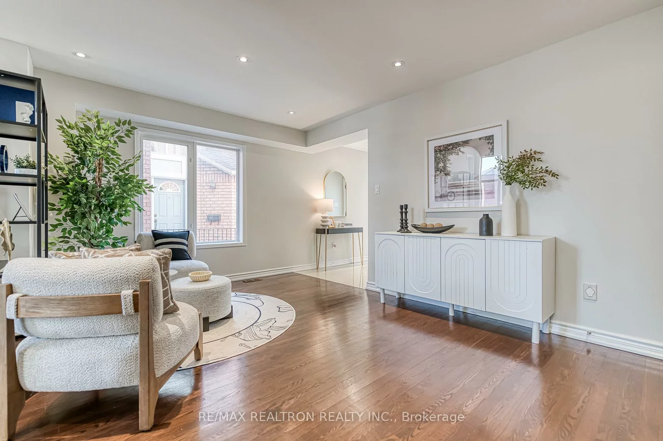 11, Queensway, Rouge Woods, Richmond Hill