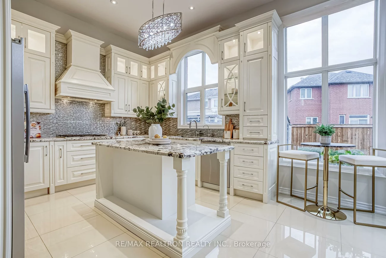 11, Queensway, Rouge Woods, Richmond Hill