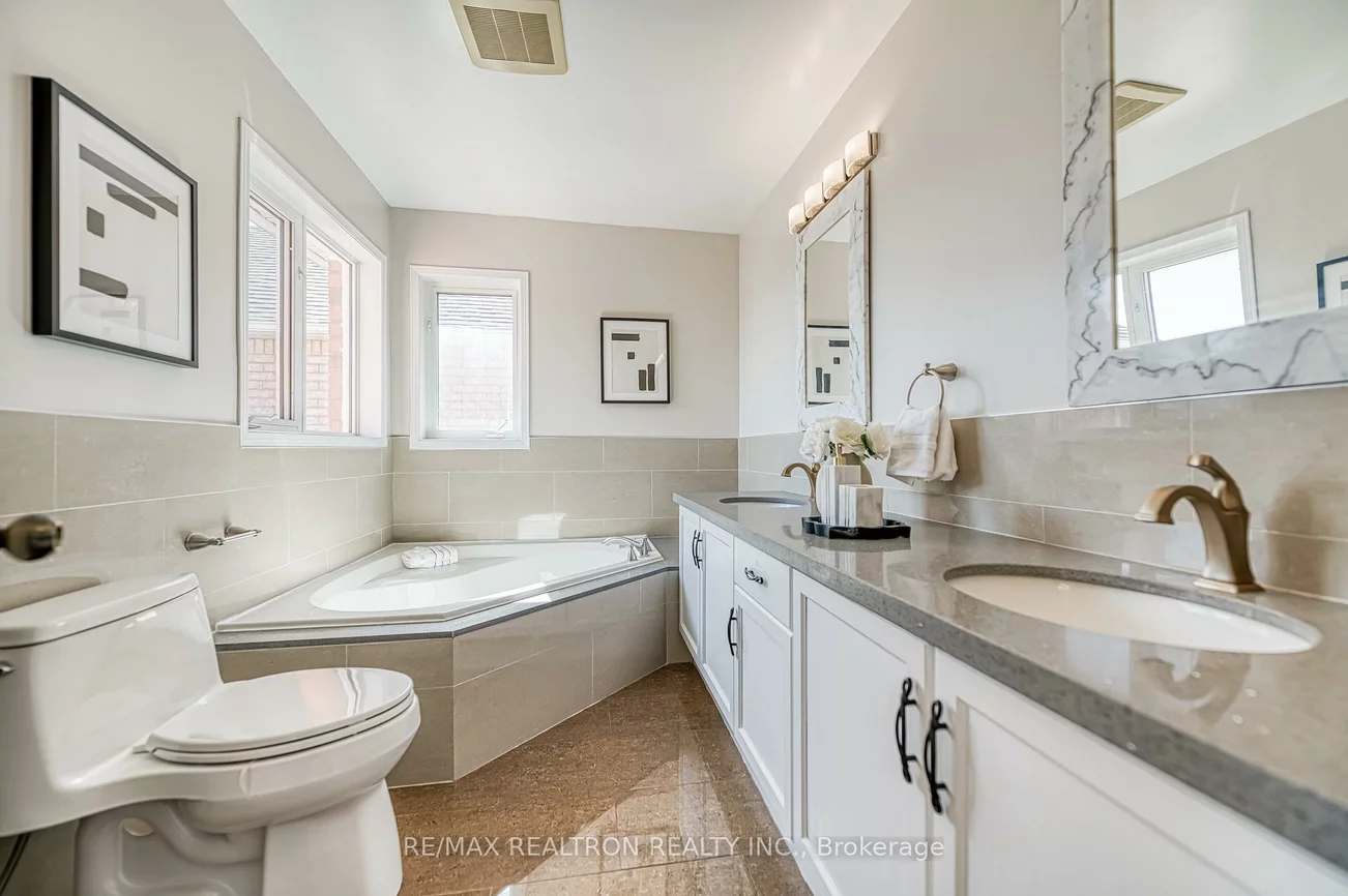 11, Queensway, Rouge Woods, Richmond Hill