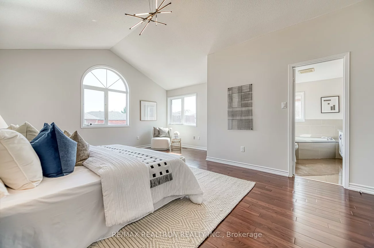 11, Queensway, Rouge Woods, Richmond Hill