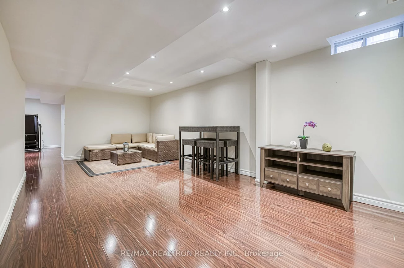 11, Queensway, Rouge Woods, Richmond Hill