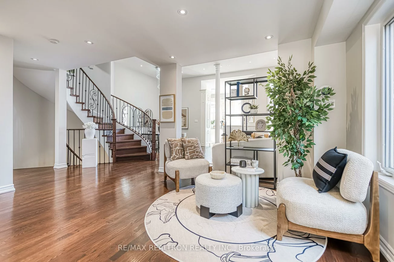 11, Queensway, Rouge Woods, Richmond Hill