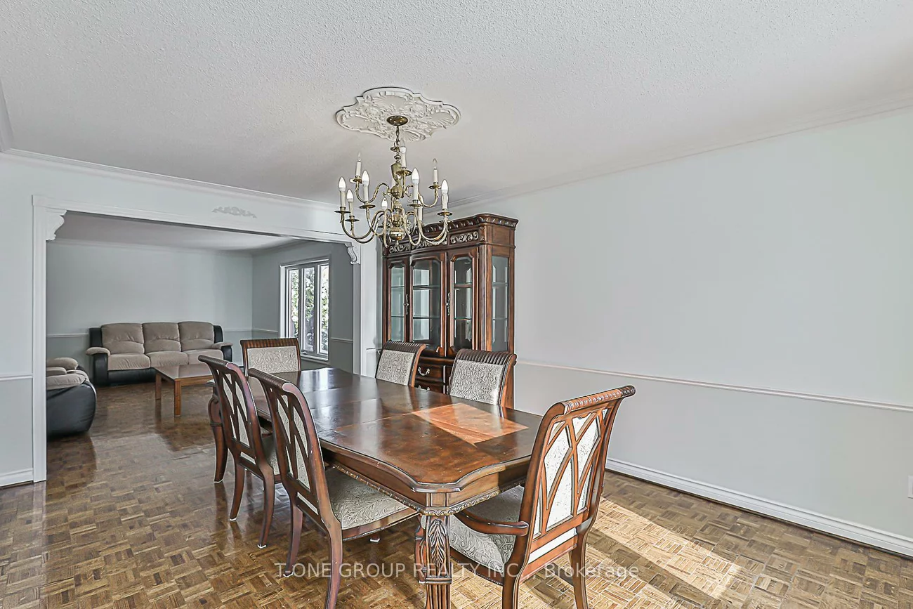 201, Strathearn, Bayview Hill, Richmond Hill