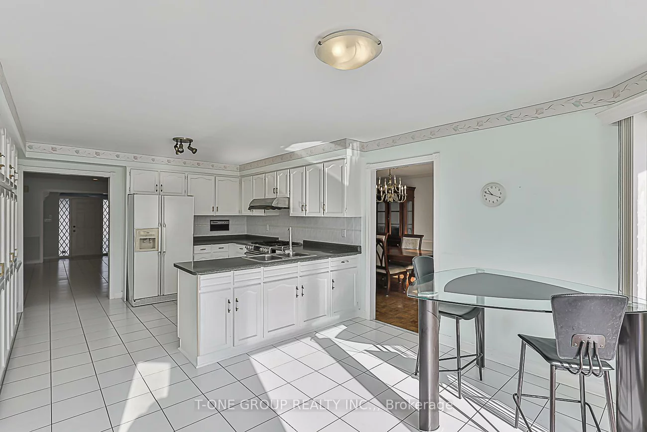 201, Strathearn, Bayview Hill, Richmond Hill