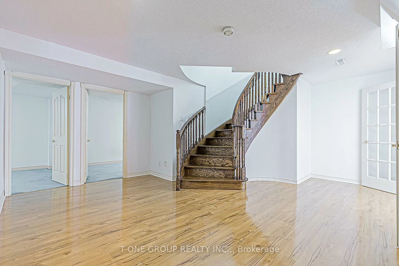 201, Strathearn, Bayview Hill, Richmond Hill