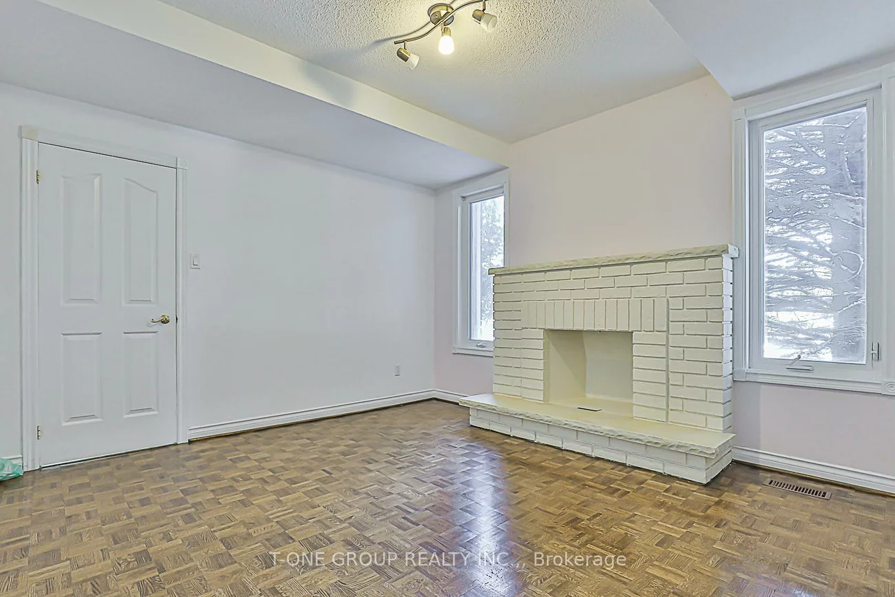 201, Strathearn, Bayview Hill, Richmond Hill