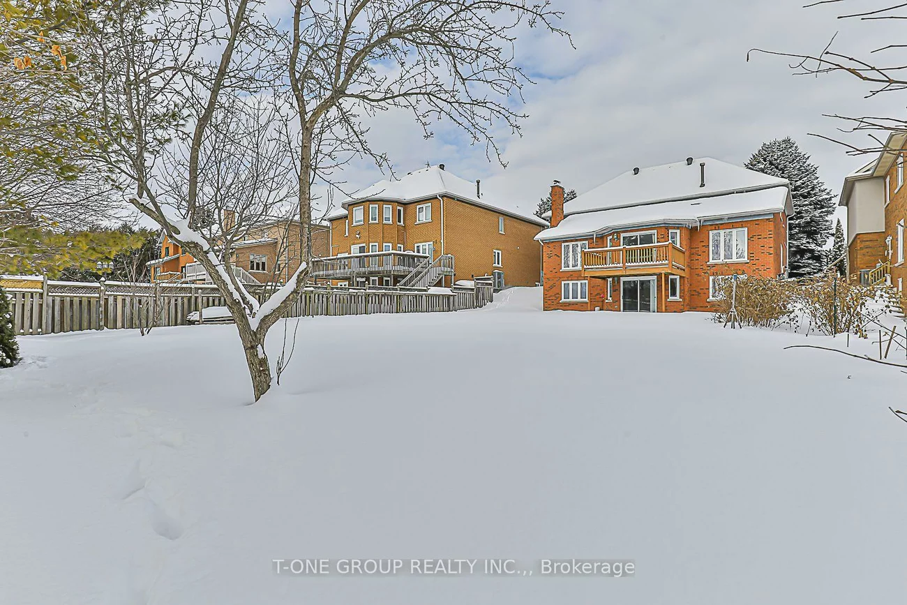 201, Strathearn, Bayview Hill, Richmond Hill