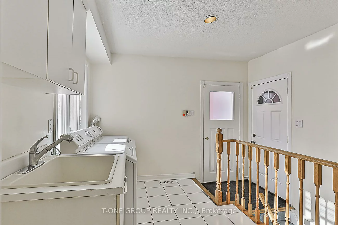 201, Strathearn, Bayview Hill, Richmond Hill